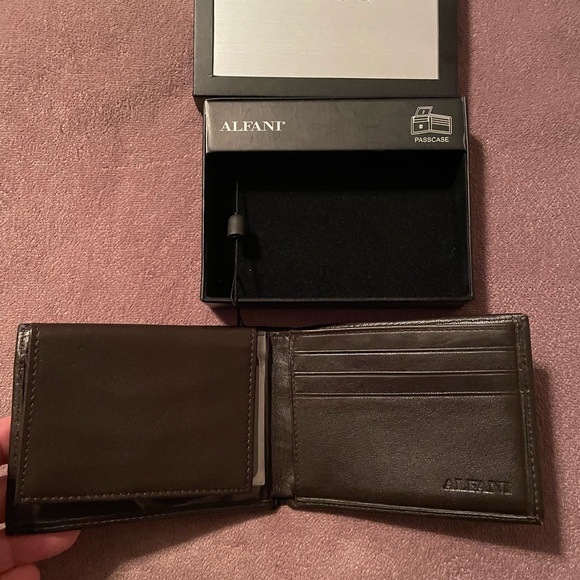 Alfani Brown Leather Passcase Billfold Wallet NIB - Picture 5 of 11